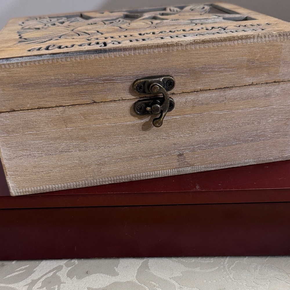 Wooden Memory Keepsake Box with Hummingbird Design - Picture 3 of 12